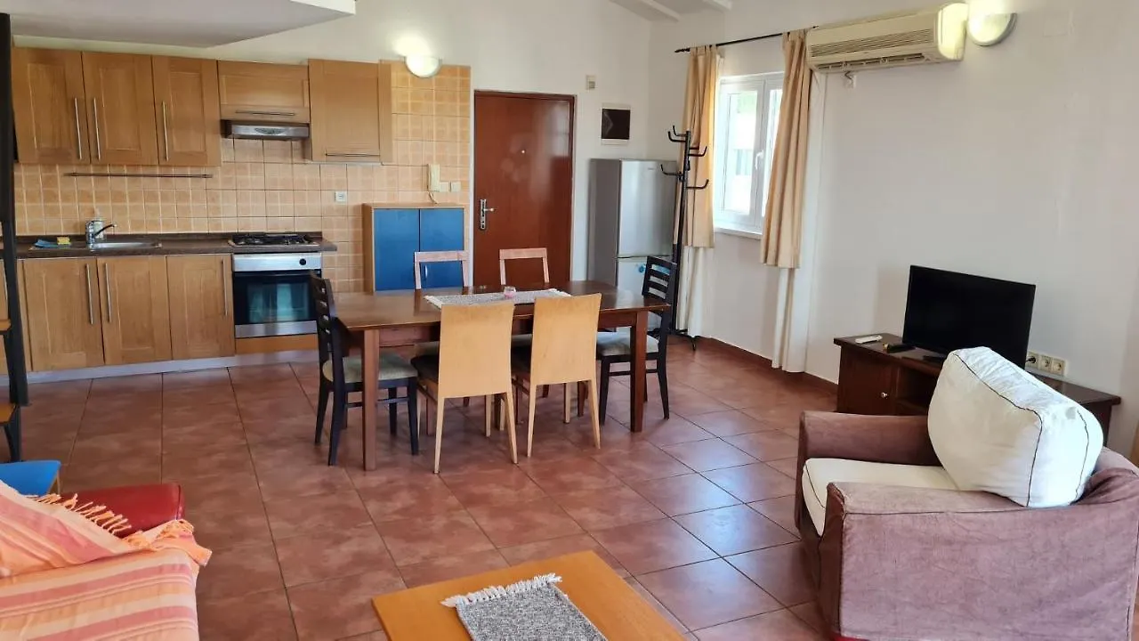 Apartment Zvonko Karigador Novigrad  Croatia