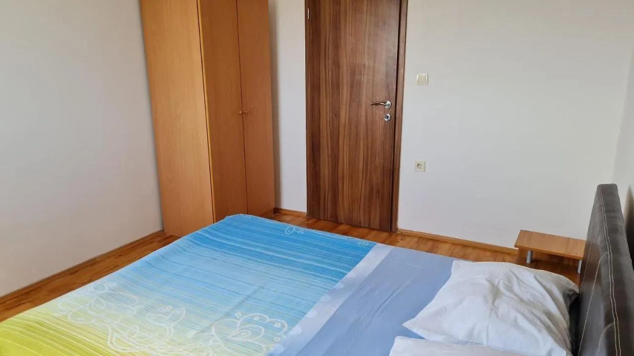 Apartment Zvonko Karigador Novigrad  Croatia