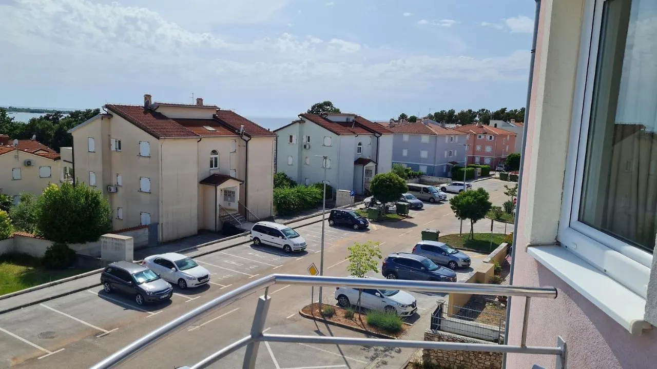 Apartment Zvonko Karigador Novigrad  Croatia
