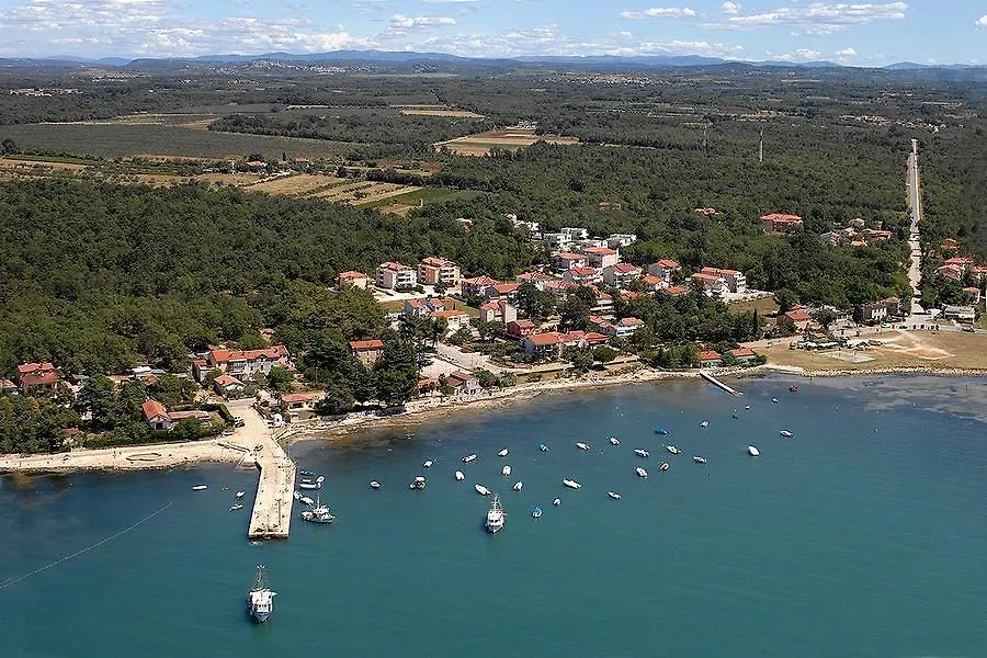 Apartment Zvonko Karigador Novigrad  Croatia